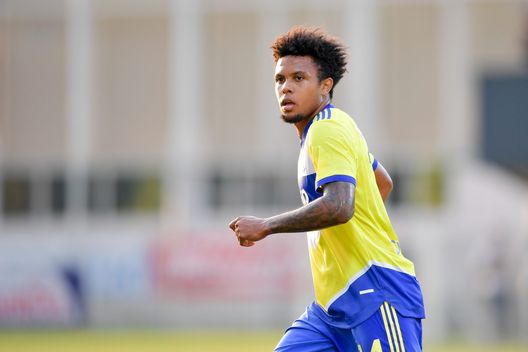 Weston McKennie con la nuova maglia della Juve Weston McKennie con la nuova maglia della Juve