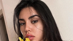 Michelle, décolleté da sogno. Lo scatto in bikini della Sander scatena il web