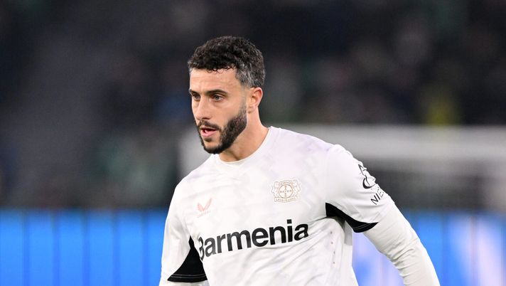 WOLFSBURG, GERMANY - FEBRUARY 08: Mario Hermoso of Leverkusen in action during the Bundesliga match between VfL Wolfsburg and Bayer 04 Leverkusen at Volkswagen Arena on February 08, 2025 in Wolfsburg, Germany. (Photo by Stuart Franklin/Getty Images) Leverkusen, operazione riuscita per Hermoso: cosa succederà fino a giugno - immagine 1