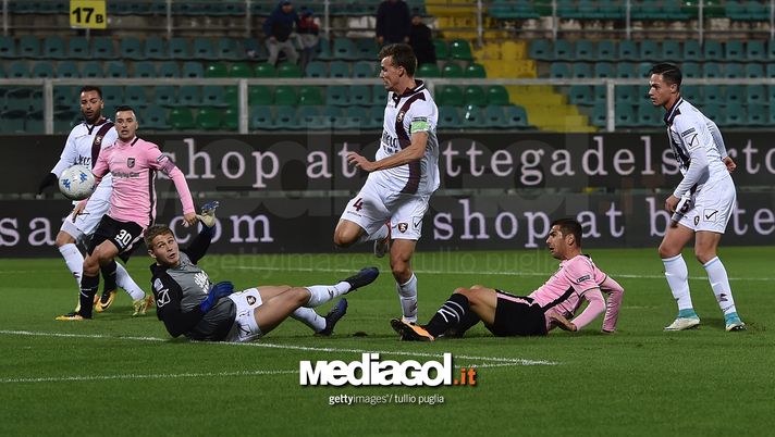 PALERMO, ITALY - DECEMBER 28: Ivaylo Chochev of Palermo scores the opening goal during the Serie B match between US Citta di Palermo and US Salernitana on December 28, 2017 in Palermo, Italy. (Photo by Tullio M. Puglia/Getty Images) PALERMO, ITALY - DECEMBER 28: Ivaylo Chochev of Palermo scores the opening goal during the Serie B match between US Citta di Palermo and US Salernitana on December 28, 2017 in Palermo, Italy. (Photo by Tullio M. Puglia/Getty Images)
