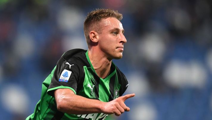 REGGIO NELL'EMILIA, ITALY - OCTOBER 23: Davide Frattesi of US Sassuolo celebrates after scoring his team third goal during the Serie A match between US Sassuolo and Venezia FC at Mapei Stadium - Citta' del Tricolore on October 23, 2021 in Reggio nell'Emilia, Italy. (Photo by Alessandro Sabattini/Getty Images) Sassuolo, centrocampo a tre: Frattesi e Maxime Lopez sanno far male - immagine 1