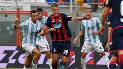 Crotone, Maxi Lopez festeggia la A in aeroporto