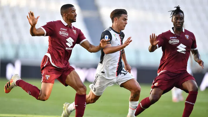 TURIN, ITALY - JULY 04:  Paulo Dybala (C) of Juventus is challengd by Gleison Bremer (L) and Soualiho Meite of Torino FC during the Serie A match between Juventus and Torino FC at Allianz Stadium on July 4, 2020 in Turin, Italy.  (Photo by Valerio Pennicino/Getty Images )