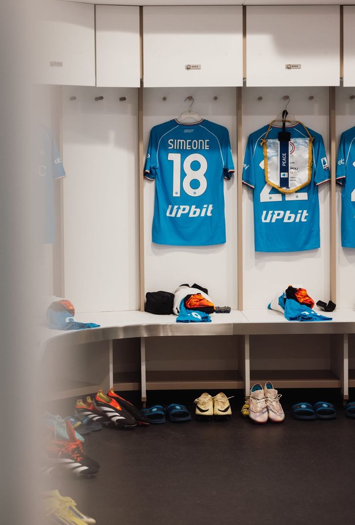 Il Napoli scende in campo contro il Milan alle 20.45 a San Siro