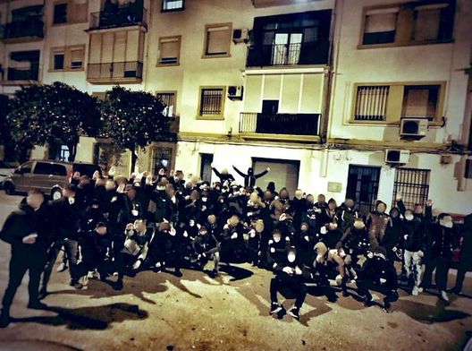 Ultras Siviglia: non potevano entrare al derby ma si sono radunati lo stesso…- immagine 2