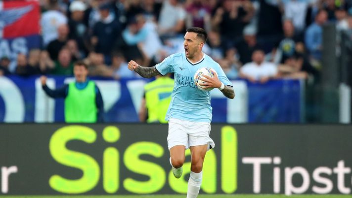 ROME, ITALY - MAY 10: Matias Vecino of Lazio celebrates scoring his team's first goal during the Serie A match between SS Lazio and Juventus at Stadio Olimpico on May 10, 2025 in Rome, Italy. (Photo by Paolo Bruno/Getty Images) Vecino