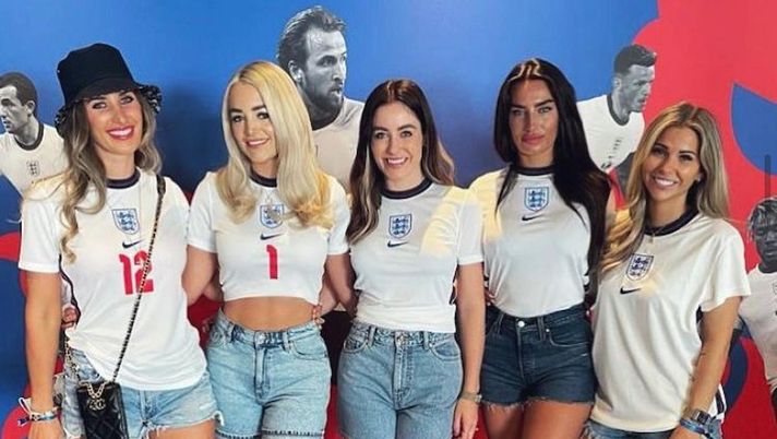 Wags inglesi pronte ad aggirare le leggi sull’alcol ai Mondiali in Qatar: ecco come Wags inglesi pronte ad aggirare le leggi sull’alcol ai Mondiali in Qatar: ecco come - immagine 1