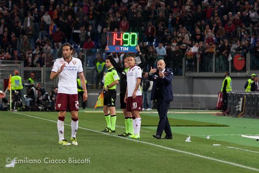 Simone Edera al momento del suo ingresso in campo contro la Roma: è stata la prima presenza in Serie A Simone Edera al momento del suo ingresso in campo contro la Roma: è stata la prima presenza in Serie A