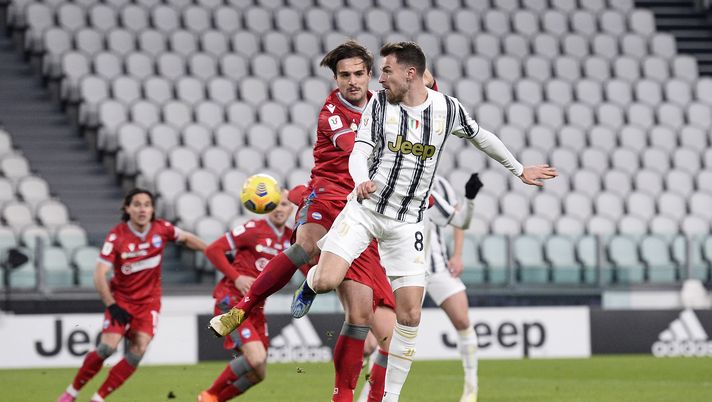 TURIN, ITALY - JANUARY 27: Aaron Ramsey of Juventus competes for the ball with Luca Ranieri of SPAL during the Coppa Italia match between Juventus and SPAL at Allianz Stadium on January 27, 2021 in Turin, Italy. Sporting stadiums around Italy remain under strict restrictions due to the Coronavirus Pandemic as Government social distancing laws prohibit fans inside venues resulting in games being played behind closed doors. (Photo by Filippo Alfero - Juventus FC/Juventus FC via Getty Images) TURIN, ITALY - JANUARY 27: Aaron Ramsey of Juventus competes for the ball with Luca Ranieri of SPAL during the Coppa Italia match between Juventus and SPAL at Allianz Stadium on January 27, 2021 in Turin, Italy. Sporting stadiums around Italy remain under strict restrictions due to the Coronavirus Pandemic as Government social distancing laws prohibit fans inside venues resulting in games being played behind closed doors. (Photo by Filippo Alfero - Juventus FC/Juventus FC via Getty Images)
