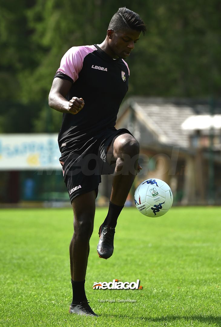  BELLUNO, ITALY - JULY 20:  Eddy Gnahore controls the ball during a training session at the US Citta' di Palermo training camp on July 20, 2018 in Belluno, Italy.  (Photo by Tullio M. Puglia/Getty Images) 