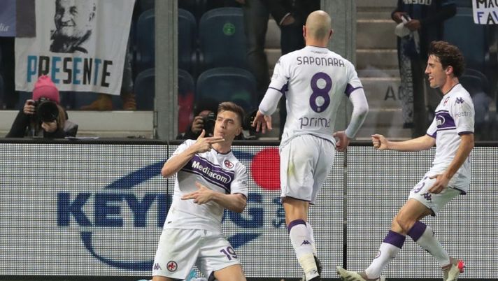 BERGAMO, ITALY - FEBRUARY 10: Krzysztof Piatek of ACF Fiorentina celebrates his second goal during the Coppa Italia match between Atalanta BC and ACF Fiorentina at Gewiss Stadium on February 10, 2022 in Bergamo, Italy. (Photo by Emilio Andreoli/Getty Images) Piatek in pole su Cabral e il dubbio in porta: la probabile formazione della Fiorentina - immagine 1