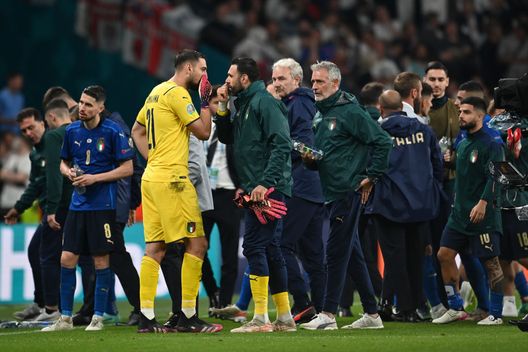 Sirigu Donnarumma (getty images) Sirigu Donnarumma (getty images)