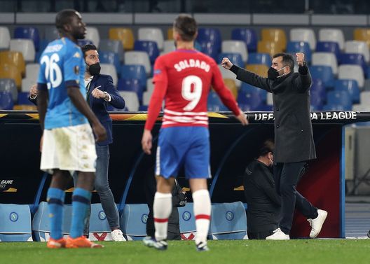 NAPLES, ITALY - FEBRUARY 25: Diego Martinez, Head Coach of Granada CF reacts on the final whistle after the UEFA Europa League Round of 32 match between SSC Napoli and Granada CF at Stadio Diego Armando Maradona on February 25, 2021 in Naples, Italy. Sporting stadiums around Italy remain under strict restrictions due to the Coronavirus Pandemic as Government social distancing laws prohibit fans inside venues resulting in games being played behind closed doors. (Photo by Francesco Pecoraro/Getty Images) NAPLES, ITALY - FEBRUARY 25: Diego Martinez, Head Coach of Granada CF reacts on the final whistle after the UEFA Europa League Round of 32 match between SSC Napoli and Granada CF at Stadio Diego Armando Maradona on February 25, 2021 in Naples, Italy. Sporting stadiums around Italy remain under strict restrictions due to the Coronavirus Pandemic as Government social distancing laws prohibit fans inside venues resulting in games being played behind closed doors. (Photo by Francesco Pecoraro/Getty Images)