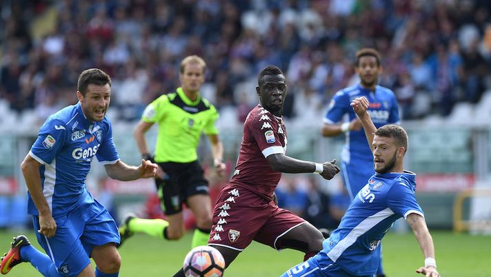 TURIN, ITALY - SEPTEMBER 18: Afriyie Acquah (C) of FC Torino in action against Andrea Costa (R) and Manuel Pasqual of Empoli FC during the Serie A match between FC Torino and Empoli FC at Stadio Olimpico di Torino on September 18, 2016 in Turin, Italy. (Photo by Valerio Pennicino/Getty Images) Atalanta, tra il sogno De Roon e il nome nuovo per il centrocampo: contatti col Torino - immagine 1