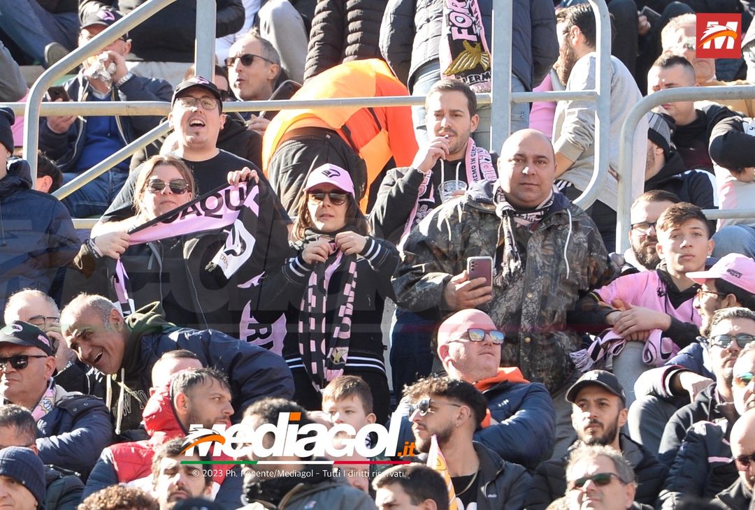 FOTOTIFO Palermo-Frosinone 1-1, i tifosi allo Stadio “Renzo Barbera” (Gallery) - immagine 8