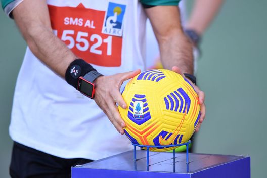 TURIN, ITALY - NOVEMBER 08: Official nike ball during the Serie A match between Torino FC and FC Crotone at Stadio Olimpico di Torino on November 8, 2020 in Turin, Italy. (Photo by Valerio Pennicino/Getty Images) TURIN, ITALY - NOVEMBER 08: Official nike ball during the Serie A match between Torino FC and FC Crotone at Stadio Olimpico di Torino on November 8, 2020 in Turin, Italy. (Photo by Valerio Pennicino/Getty Images)