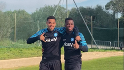 Il Napoli festeggia il compleanno di Traoré: la simpatica clip in compagnia di Ngonge