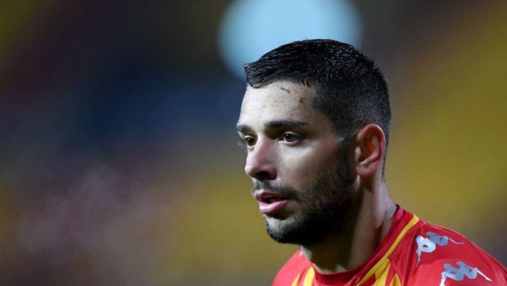 BENEVENTO, ITALY - JANUARY 03: Gianluca Caprari of Benevento Calcio during the Serie A match between Benevento Calcio and AC Milan at Stadio Ciro Vigorito on January 03, 2021 in Benevento, Italy. Sporting stadiums around Italy remain under strict restrictions due to the Coronavirus Pandemic as Government social distancing laws prohibit fans inside venues resulting in games being played behind closed doors. (Photo by Francesco Pecoraro/Getty Images) I voti ufficiali al fantacalcio: Nandez come Nainggolan, la scelta per Caprari! Joao c’è - immagine 1