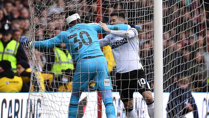 Ematoma, rigore e rosso: vittoria in trincea per il Forest nel derby di Brian Clough - immagine 1