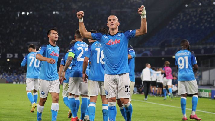 NAPLES, ITALY - OCTOBER 26: Leo Ostigard of Napoli celebrates scoring their side's third goal during the UEFA Champions League group A match between SSC Napoli and Rangers FC at Stadio Diego Armando Maradona on October 26, 2022 in Naples, Italy. (Photo by Francesco Pecoraro/Getty Images) Notte magica al Maradona, è il Napoli dell’abbondanza - immagine 1