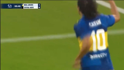 VIDEO / Cavani infinito: rovesciata clamorosa e doppietta