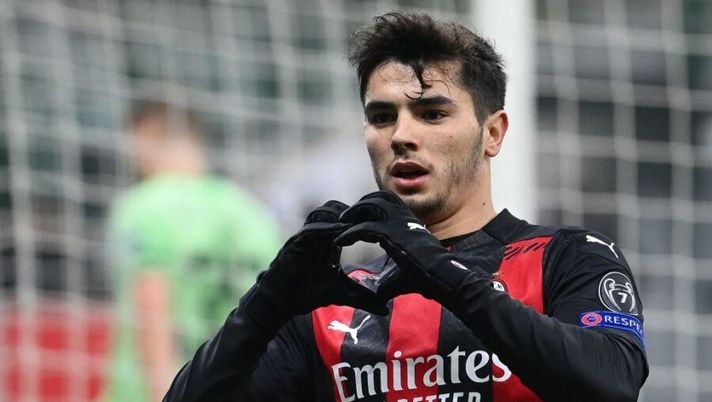 AC Milan's Spanish midfielder Brahim Diaz celebrates after scoring during the UEFA Europa League Group H football match AC Milan vs Celtic on December 3, 2020 at the San Siro stadium in Milan. (Photo by Vincenzo PINTO / AFP) (Photo by VINCENZO PINTO/AFP via Getty Images) Infortunio Brahim, Gazzetta: “Ecco cosa filtra dal club sulle condizioni e tempi di rientro” - immagine 1