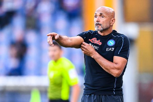 GENOA, ITALY - SEPTEMBER 23: Luciano Spalletti head coach of Napoli gestures during the Serie A match between UC Sampdoria and SSC Napoli at Stadio Luigi Ferraris on September 23, 2021 in Genoa, Italy. (Photo by Getty Images) Napoli, obiettivo Champions raggiunto: a Torino per mantenere il terzo posto- immagine 2