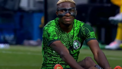 Il Napoli rincuora Osimhen: “Al di là del risultato, ci hai reso orgogliosi”