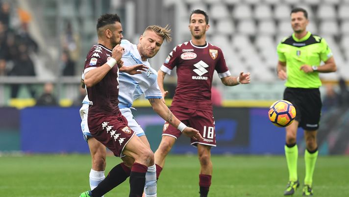 TURIN, ITALY - OCTOBER 23: Ciro Immobile (C) of SS Lazio clashes with Leandro Castan of FC Torino during the Serie A match between FC Torino and SS Lazio at Stadio Olimpico di Torino on October 23, 2016 in Turin, Italy. (Photo by Valerio Pennicino/Getty Images) TURIN, ITALY - OCTOBER 23: Ciro Immobile (C) of SS Lazio clashes with Leandro Castan of FC Torino during the Serie A match between FC Torino and SS Lazio at Stadio Olimpico di Torino on October 23, 2016 in Turin, Italy. (Photo by Valerio Pennicino/Getty Images)