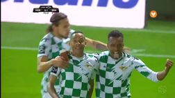 VIDEO / Portogallo, cade e mette la palla sotto l’incrocio: che gol per Nildo