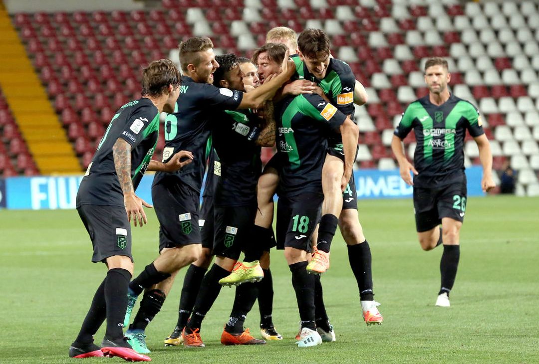  TRIESTE, ITALY - JUNE 29: Davide Mazzocco of Pordenone celebrates after scoring his team's first goal with teammates during the serie B match between Pordenone Calcio and Virtus Entella at Dacia Arena on June 29, 2020 in Udine, Italy. (Photo by Getty Images/Getty Images for Lega Serie B ) 