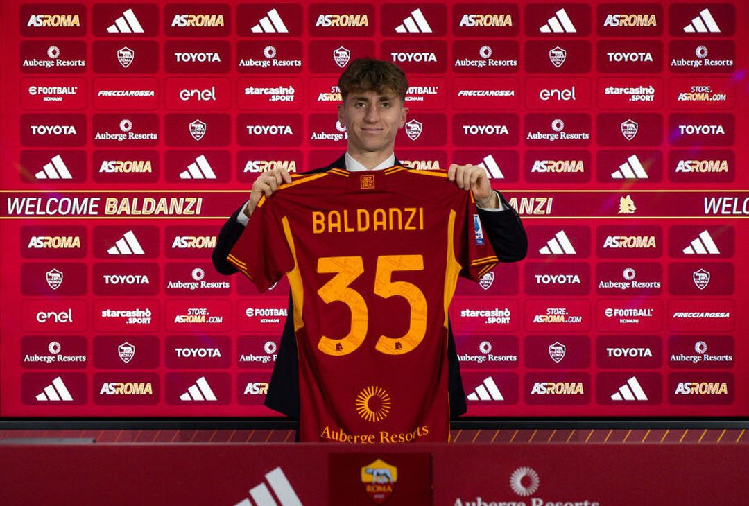 Roma, il primo giorno in giallorosso per Baldanzi – FOTO GALLERY - immagine 17
