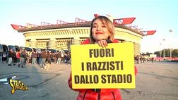 Striscia La Notizia: cartello contro il razzismo fuori da San Siro. “Le reazioni…”