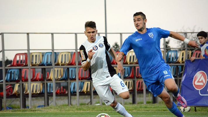 Sergiu Jurj, a destra, con la maglia del Craiova 