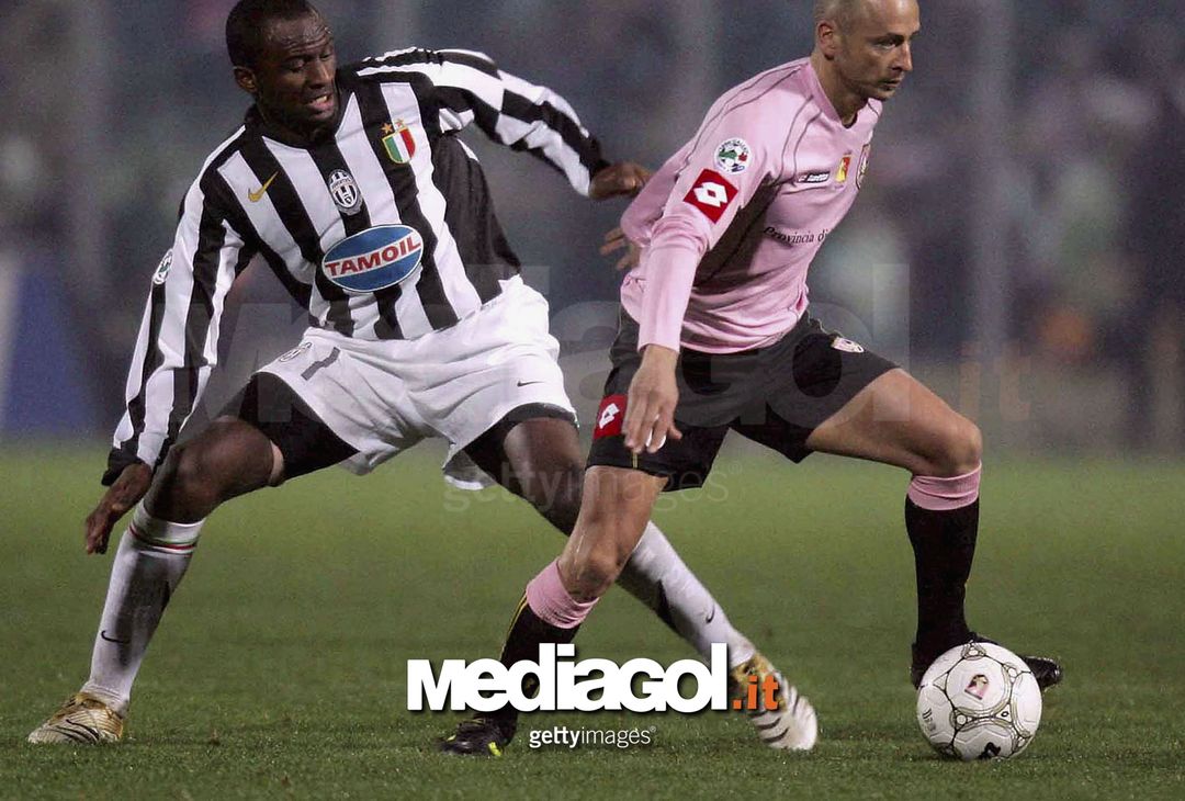  PALERMO 07/01/2006 FOOTBALL MATCH PALERMO - JUVENTUS / VIEIRA AND CORINI / FOTO NEWPRESS





PALERMO, ITALY - JANUARY 7:  of Palermo  of Juventus in action during the Serie A match between Palermo and Juventus at the La Favorita stadium on January 7, 2006 in Palermo Italy. (Photo by New Press/Getty Images) 