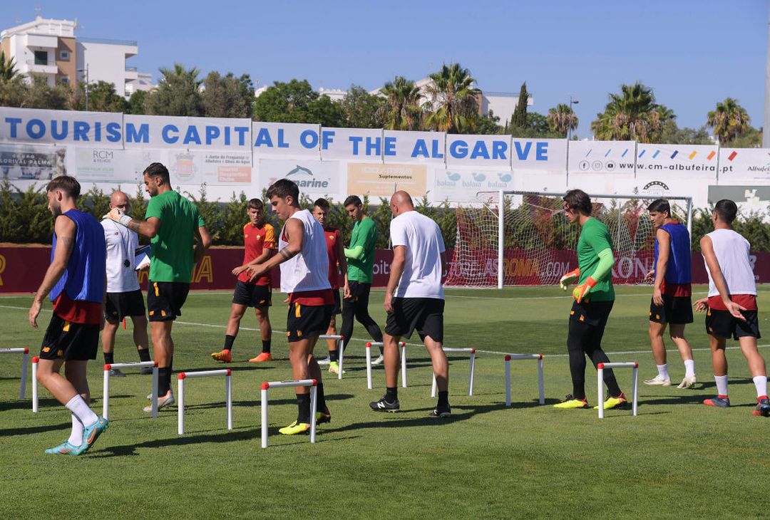 Ritiro Roma, allenamento pomeridiano: primo in gruppo per Dybala – FOTO GALLERY - immagine 15