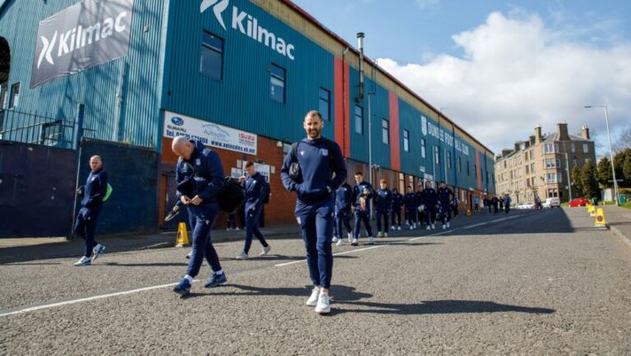 Dundee, ecco dove si va a giocare il derby…attraversando la strada… - immagine 1