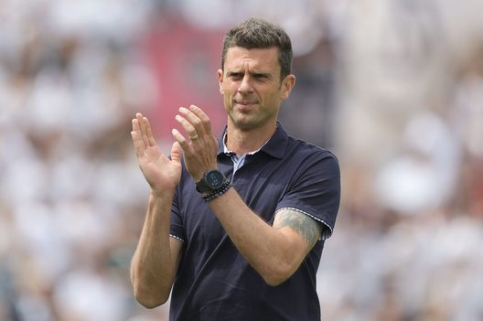 LA SPEZIA, ITALY - MAY 22: Thiago Motta manager of Spezia Calcio gestures during the Serie A match between Spezia Calcio and SSC Napoli at Stadio Alberto Picco on May 22, 2022 in La Spezia, Italy. (Photo by Gabriele Maltinti/Getty Images) Thiago Motta a Bologna…in tribuna: intanto Vigiani cambia modulo con i viola- immagine 2