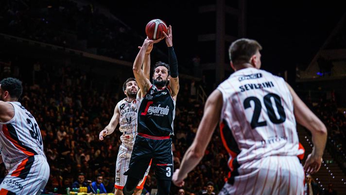 Final Eight – La Virtus torna in finale 13 anni dopo, battuta Tortona 90-65 - immagine 1