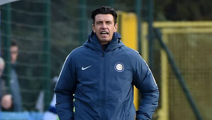 MILAN, ITALY - NOVEMBER 13:  Andrea Zanchetta head coach of FC Internazionale U17 gestures during the match between FC Internazionale U17 and AC Milan U17  at Centro Sportivo Interello Giacinto Facchetti on November 13, 2016 in Milan, Italy.  (Photo by Pier Marco Tacca - Inter/Inter via Getty Images)