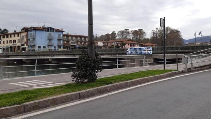 Striscione Brescia-Bergamo strappato: la rivalità batte la solidarietà 