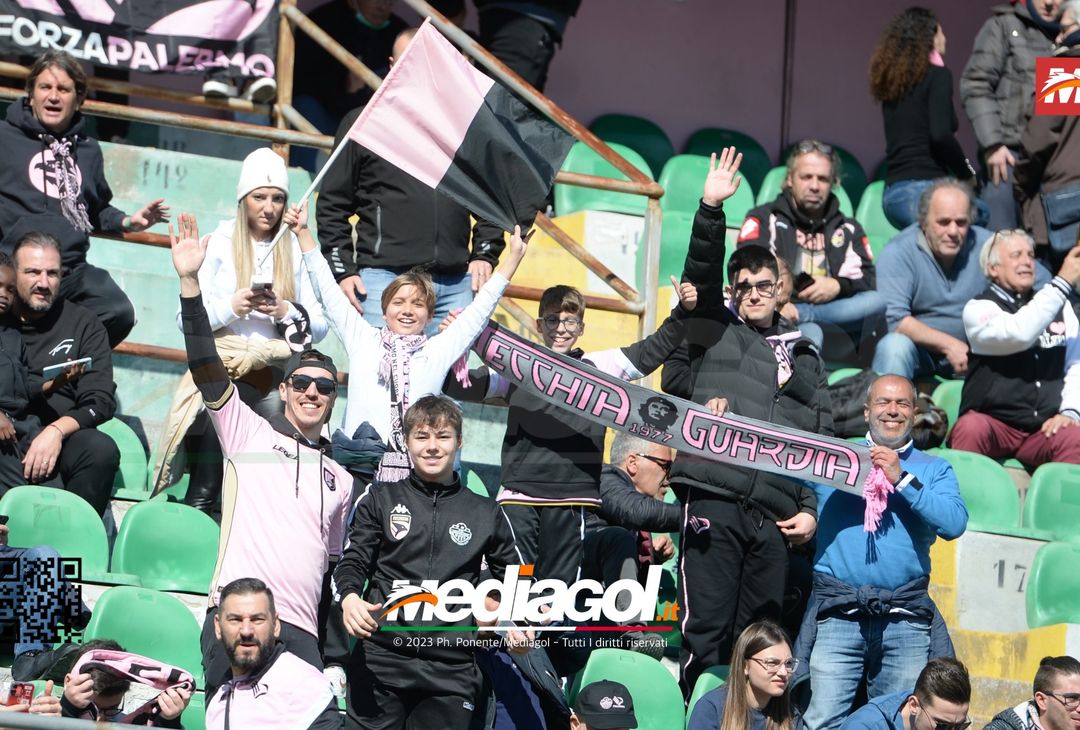 FOTOTIFO Palermo-Frosinone 1-1, i tifosi allo Stadio “Renzo Barbera” (Gallery) - immagine 37