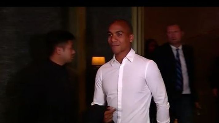 Joao Mario all'uscita dall'Hotel Armani, foto tratta da immagini Sky 