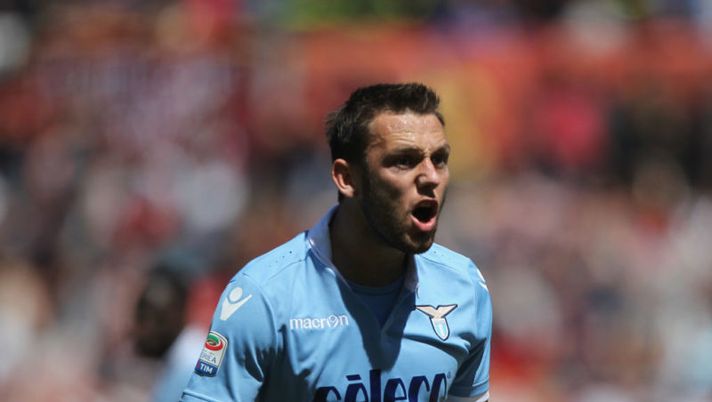 ROME, ITALY - APRIL 30: Stefan De Vrij of SS Lazio reacts during the Serie A match between AS Roma and SS Lazio at Stadio Olimpico on April 30, 2017 in Rome, Italy. (Photo by Paolo Bruno/Getty Images) De Vrij, la decisione della Juve è definitiva. E quell’accordo a parametro zero… - immagine 1