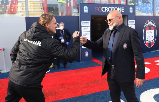 CROTONE, ITALY - MARCH 07: Head coach of Crotone Serse Cosmi salutes coach of Torino Davide NIcola during the Serie A match between FC Crotone and Torino FC at Stadio Comunale Ezio Scida on March 07, 2021 in Crotone, Italy. (Photo by Maurizio Lagana/Getty Images) CROTONE, ITALY - MARCH 07: Head coach of Crotone Serse Cosmi salutes coach of Torino Davide NIcola during the Serie A match between FC Crotone and Torino FC at Stadio Comunale Ezio Scida on March 07, 2021 in Crotone, Italy. (Photo by Maurizio Lagana/Getty Images)