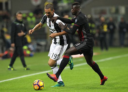  Leonardo Bonucci e M'Bay Niang durante Milan-Juventus (credits: GETTY Images) SN.eu 