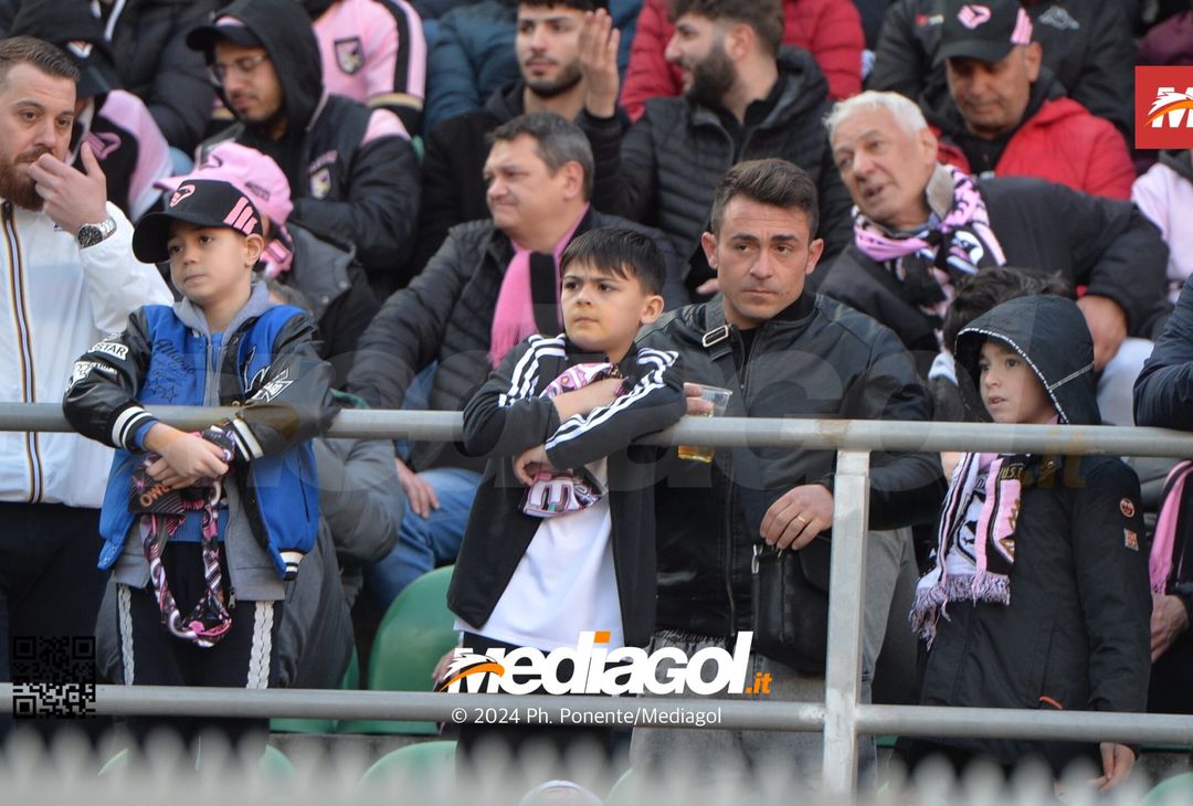 FOTOTIFO Palermo-Como 3-0, gli scatti ai tifosi al “Renzo Barbera” (GALLERY) - immagine 124
