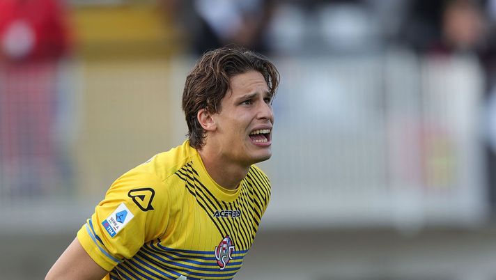 LA SPEZIA, ITALY - OCTOBER 16: Marco Carnesecchi goalkeeper of US Cremonese in action during the Serie A match between Spezia Calcio and US Cremonese at Stadio Alberto Picco on October 16, 2022 in La Spezia, Italy. (Photo by Gabriele Maltinti/Getty Images) I dubbi sul modulo, Dessers e la scelta per la porta: ecco tutto sulla formazione della Cremonese - immagine 1