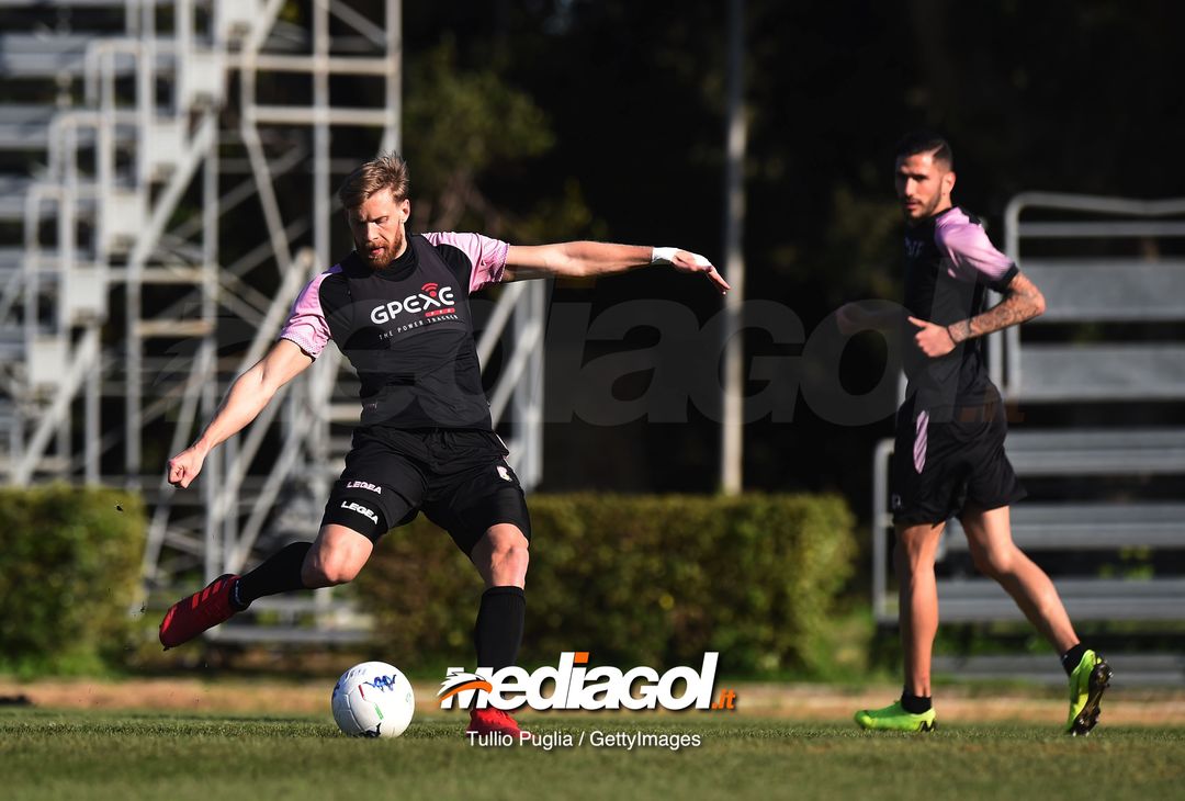  PALERMO, ITALY - FEBRUARY 28: Niklas Gunnarsson in action during a US Citta' di Palermo training session at Tenente Carmelo Onorato Sports Center on February 28, 2019 in Palermo, Italy. (Photo by Tullio M. Puglia/Getty Images) 