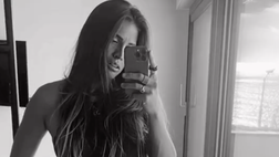 Carolina Marcialis, il buongiorno è sensuale. Scatto sexy per lady Cassano di prima mattina